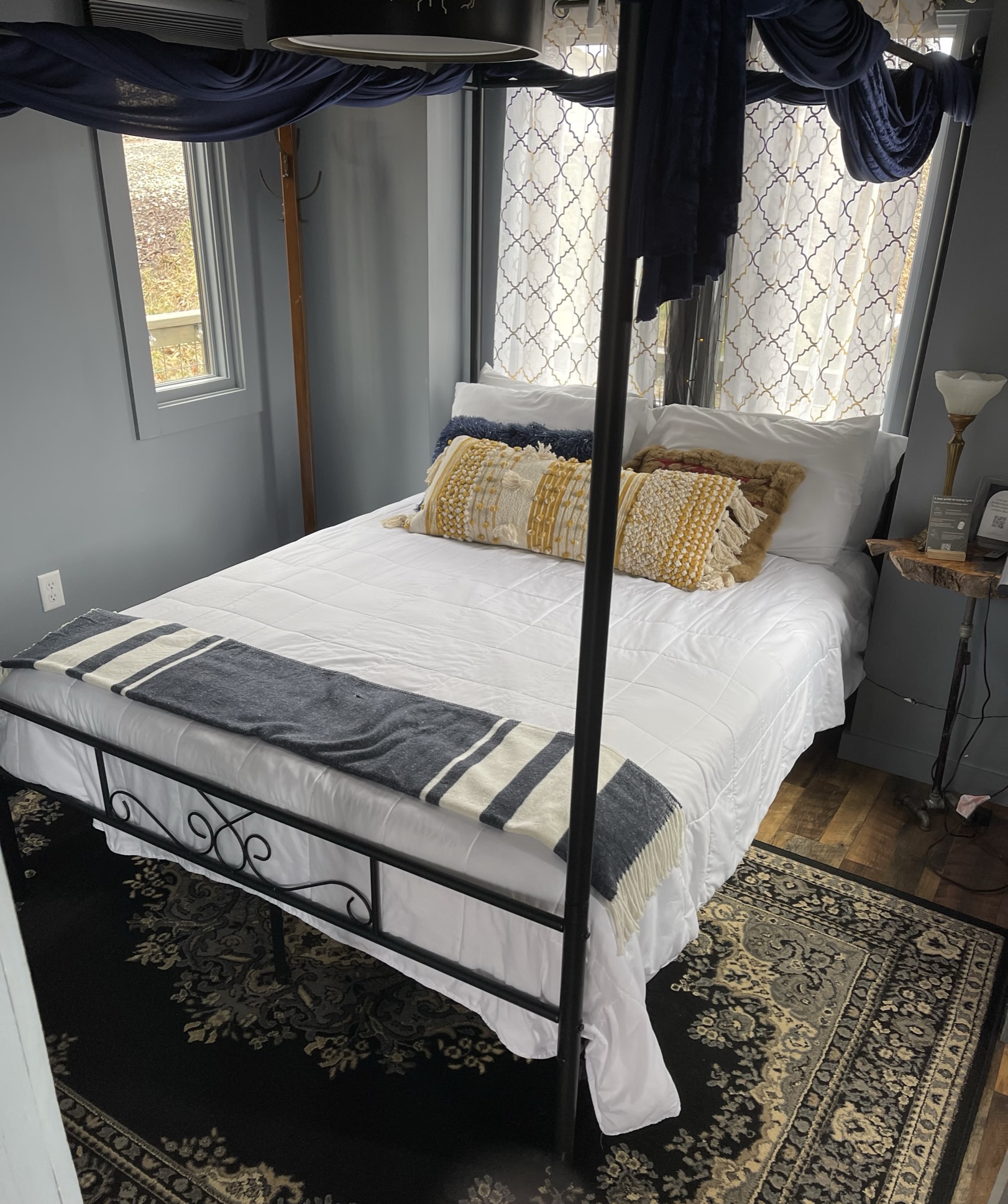 Queen bedroom at Wizards Hollow