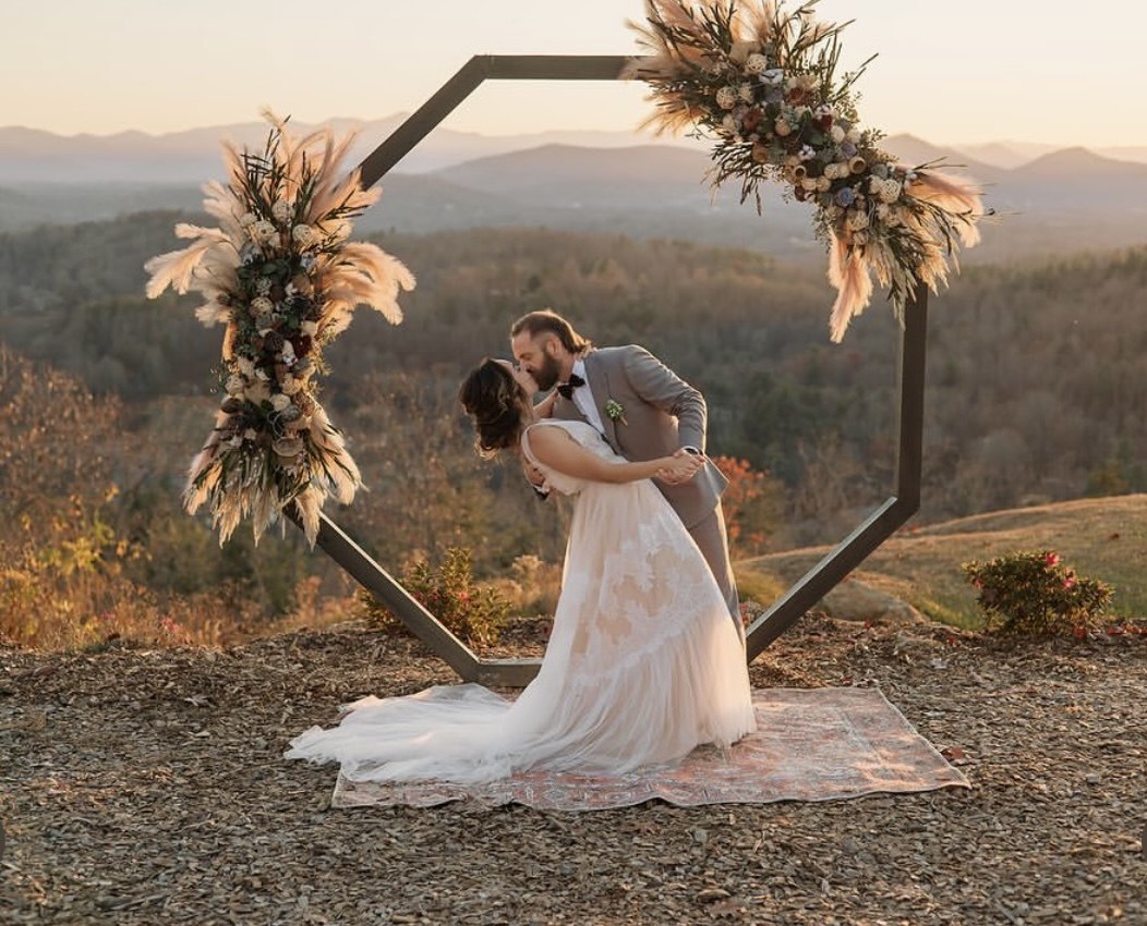 A wedding at Earth & Sky Dwellings