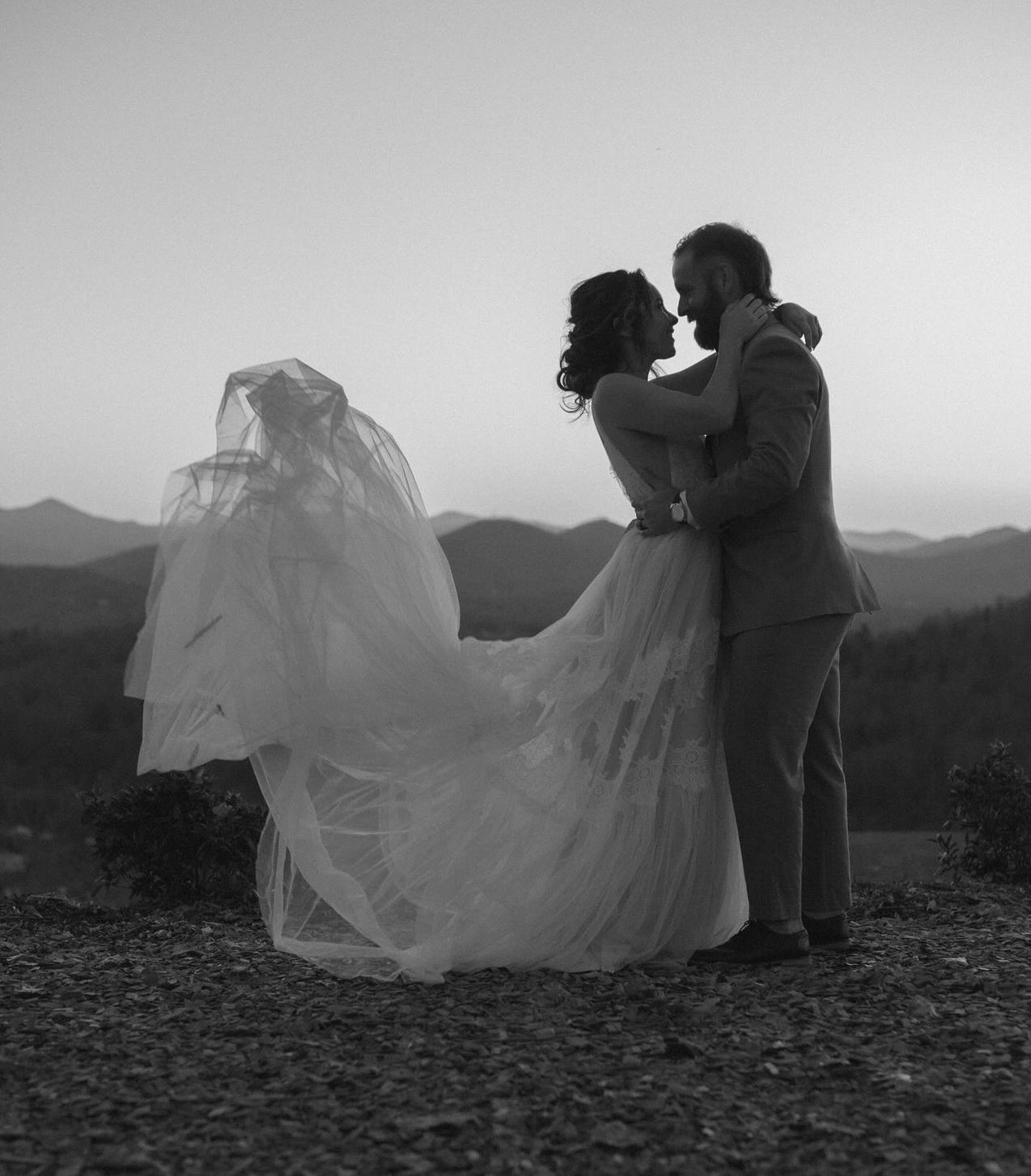 A wedding at Earth & Sky Dwellings
