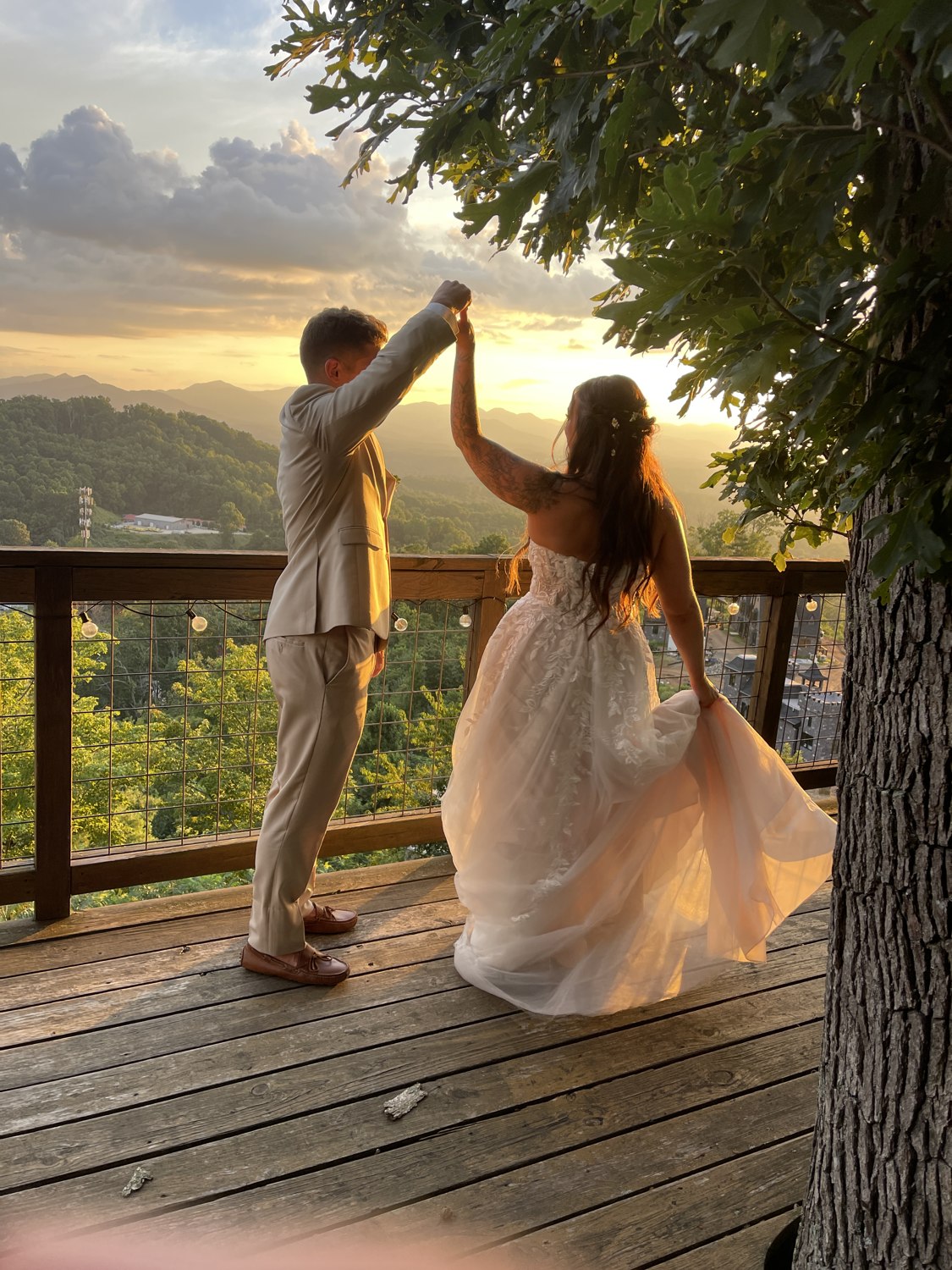 A wedding at Earth & Sky Dwellings