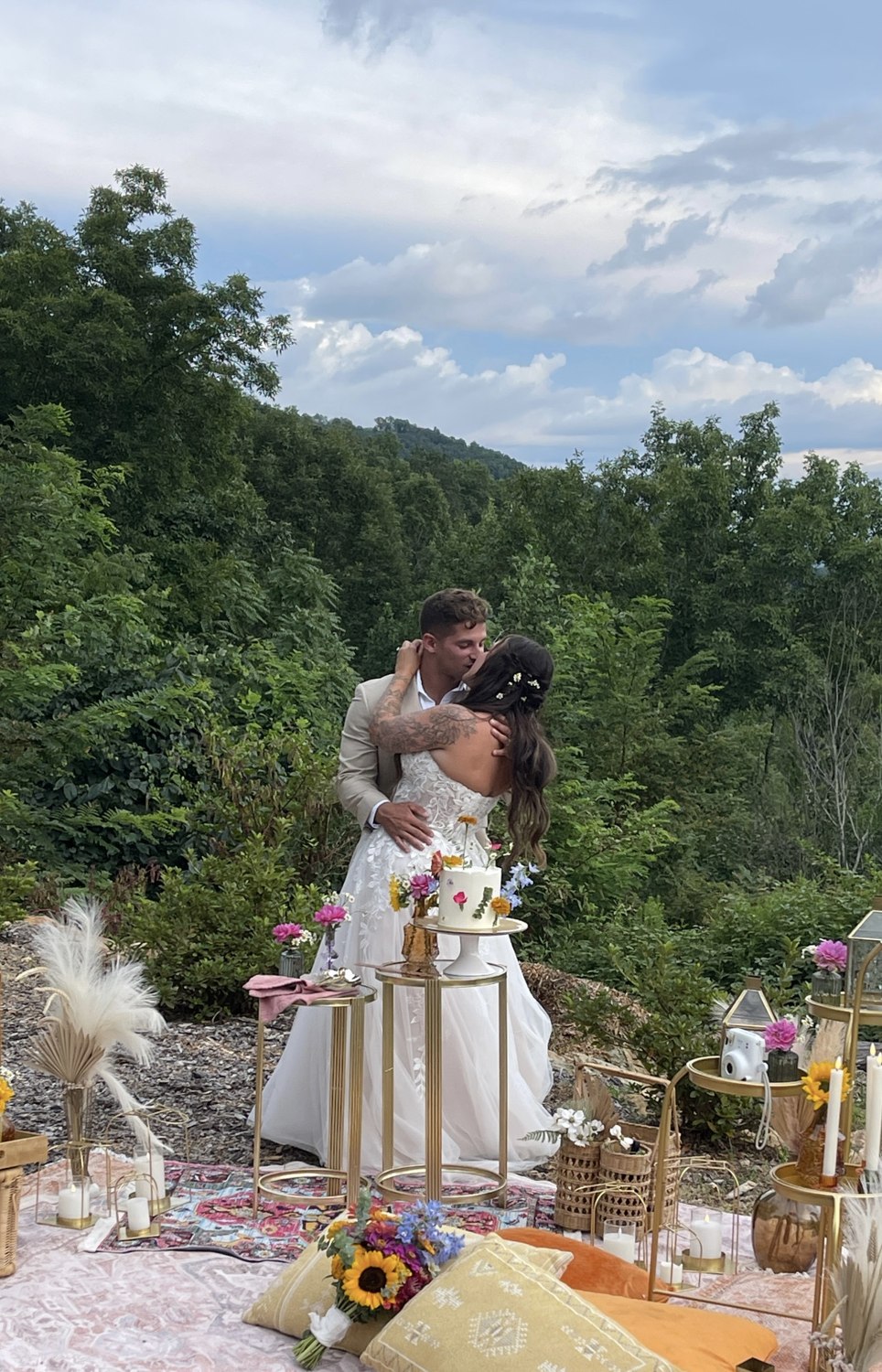 A wedding at Earth & Sky Dwellings